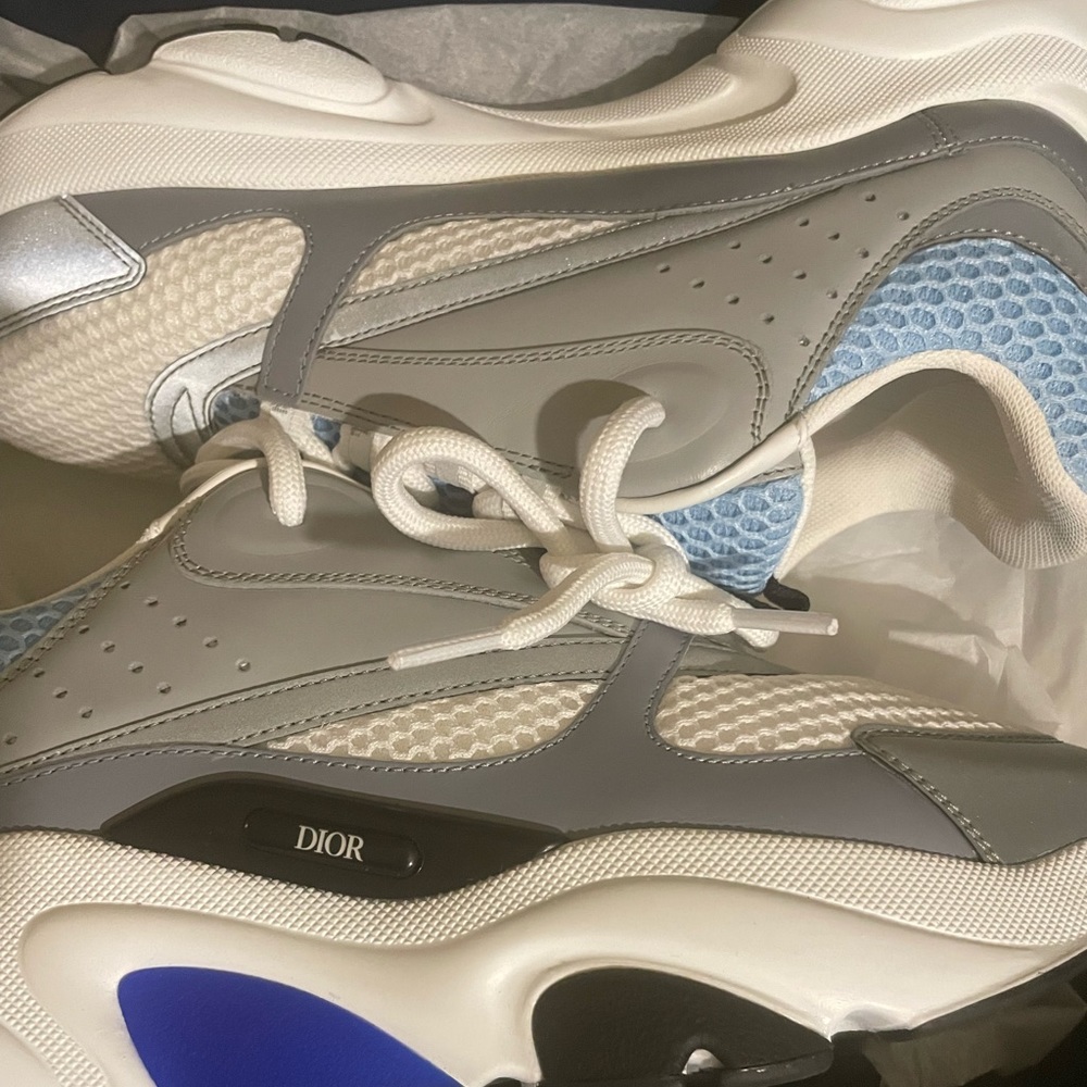 Dior men sneaker worn once great condition receipt and dust bag included